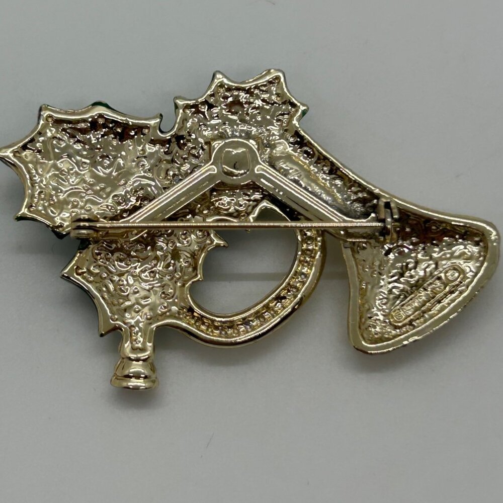 Vintage Gerry's Christmas Brooch Gold-Tone French Horn Pin Enamel Holly Berries - Picture 8 of 15